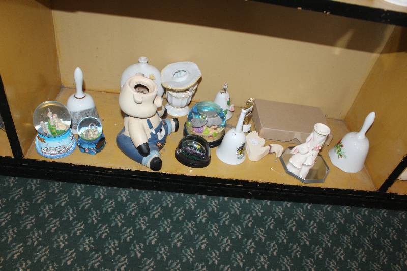 Shelf Lot of Glass,Ceramic Table Decorations