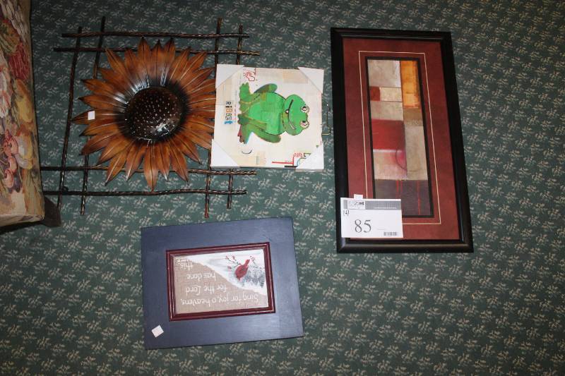 Lot of (4) Wall Decorations