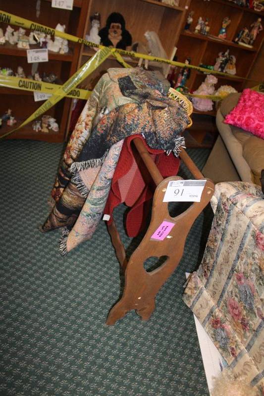 Lot Including Rack Linens