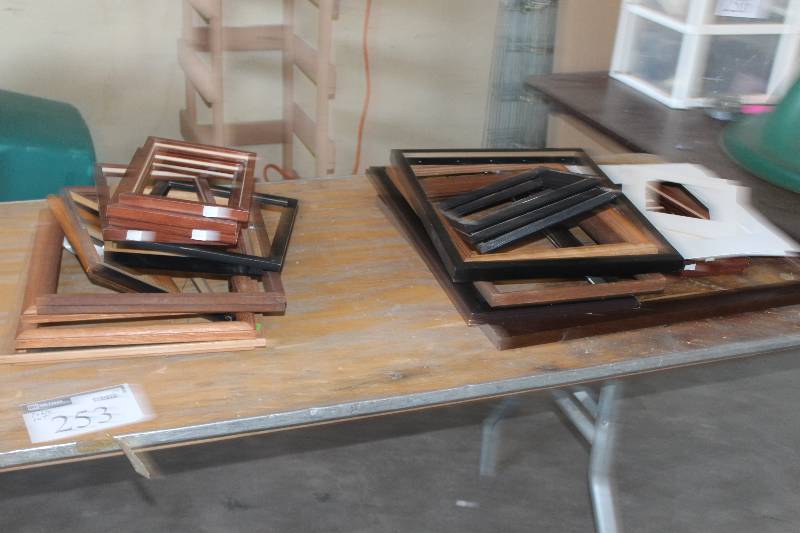 Table Lot of Picture Frames, Mats