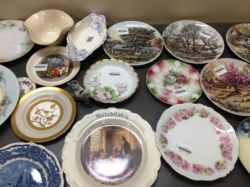 Collectibles - Lot Mixture Of Beautiful Plates - 20 Pictures - Check out the labels  Believe no chips but may have wear, crazing & Scuffs Underneath