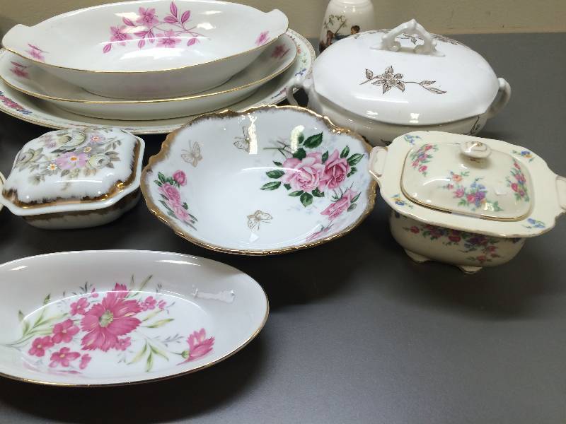 Collectibles - Lot Mixture Of Beautiful Plates Casserole Dishes Serving Pieces Vanity Set - 19 Pictures - Check out the labels Believe no chips but may have wear, crazing & Scuffs Underneath