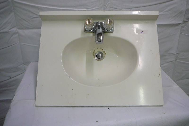 Bathroom sink & Faucet