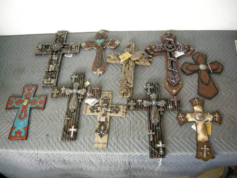 lot 9 image: Western Look Crosses