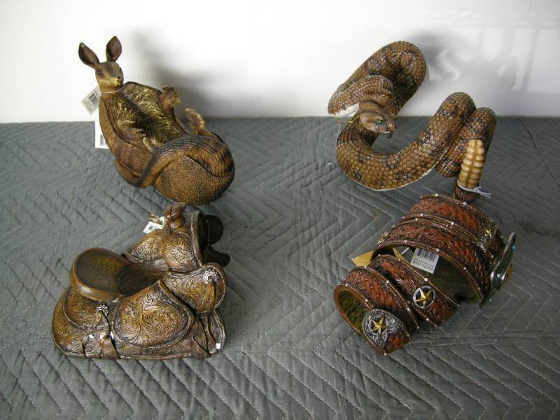 lot 8 image: Western Themed Bottle Holders