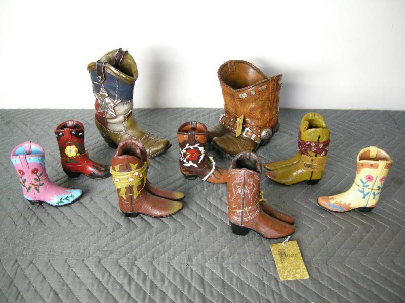 lot 21 image: Cowboy Boot Vases