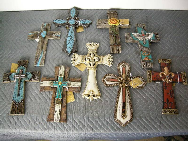 lot 33 image: Resin Crosses