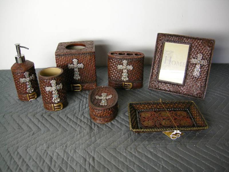 lot 35 image: Resin Cross Theme Bathroom Set