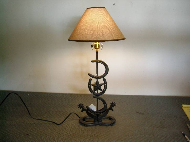 lot 48 image: Metal Horseshoe Lamp