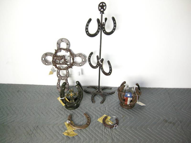 lot 49 image: Metal Horseshoe Dcor