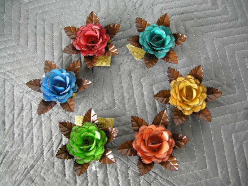 lot 60 image: Metal Flowers