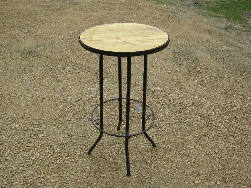 lot 65 image: Metal Bistro Table