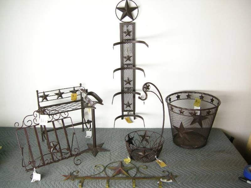 lot 68 image: Metal Star Items