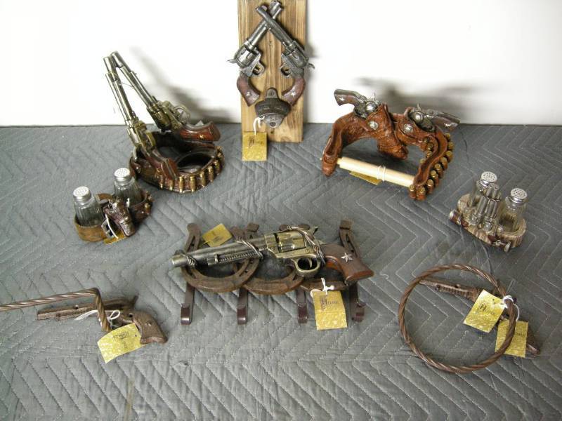 lot 69 image: Pistol Themed Items