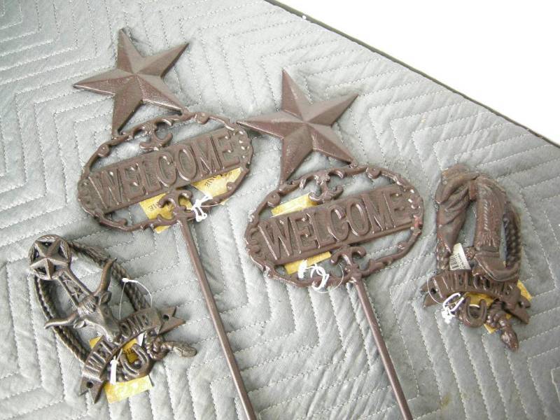 lot 70 image: Metal Welcome Signs