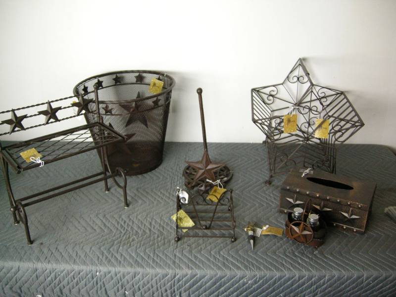 lot 79 image: Metal Star Dcor