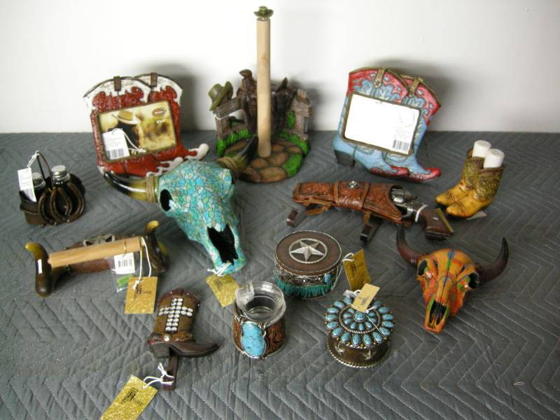 lot 81 image: Western Dcor
