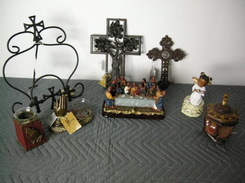 lot 86 image: Religious Items