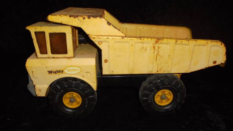 Might Tonka Dump Truck