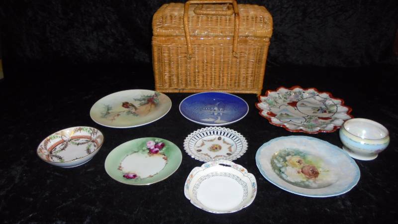 Lot - Picnic Basket, Misc Dishes