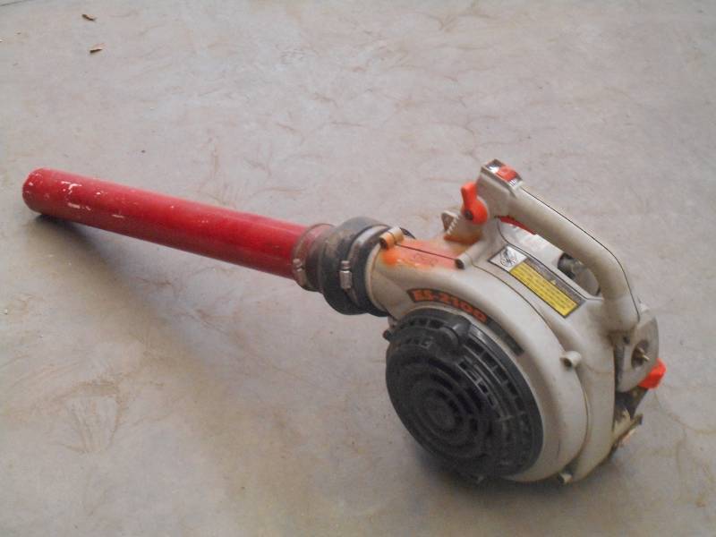lot 29 image: Echo Gas Powered Handheld Blower ...