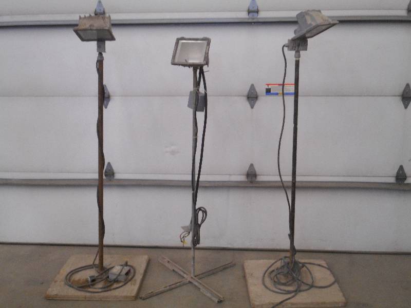 lot 38 image: (3) 120Volt Work Lights On Stands W...