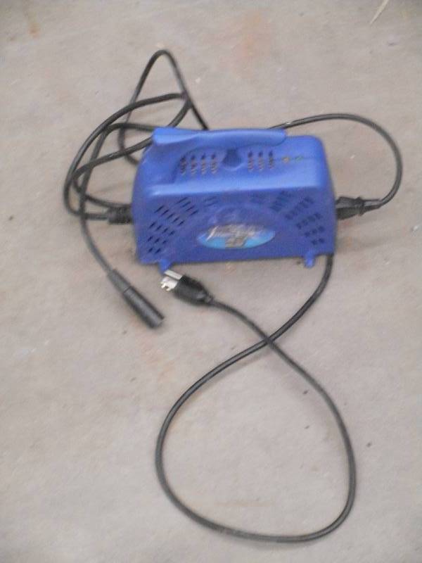 lot 48 image: BlueMax-5 120Volt 3-Stage 24Volt Wh...