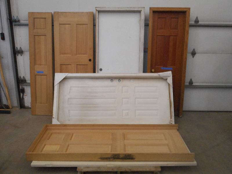 lot 51 image: Lot Of Doors 2-8x6-8 Metal Panel P...