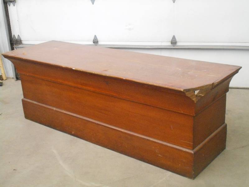 lot 62 image: Heavy Duty Vintage Wooden Bar, Meas...
