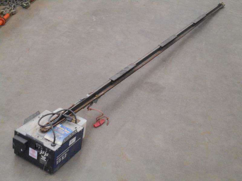 lot 91 image: Chamberlain 13HP Garage Door Opene...