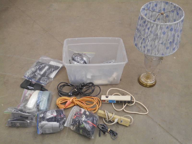 lot 92 image: (1) Glas Table Lamp & Tote Of Power...