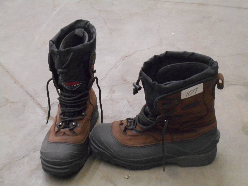 lot 107 image: Like New Pair Of Columbia Size 13 B...