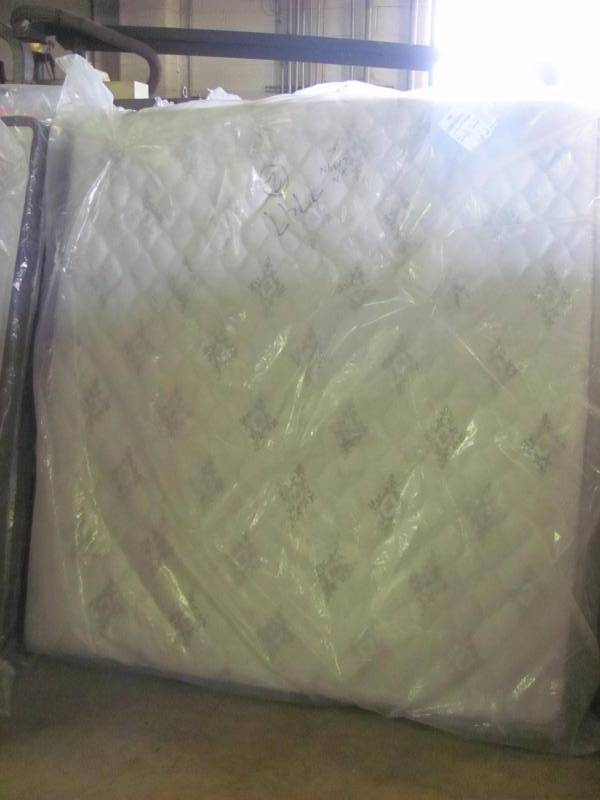 New Serta Perfect Sleeper Lake Winds Firm King Mattress & Box Spring Set