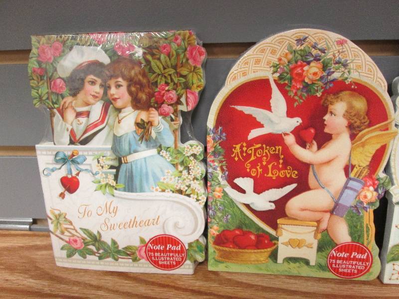 Lot of 4 assorted Valentine notepad...