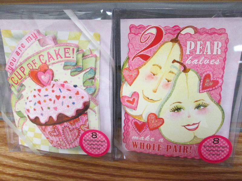 Lot of 2 assorted embellished Valen...