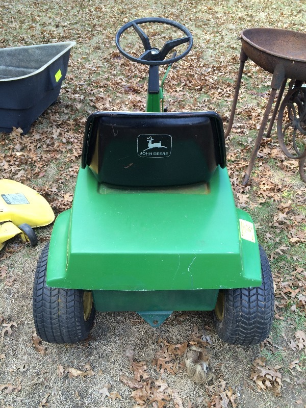 John Deer Electric 90 Riding Lawn mower & mowing deck