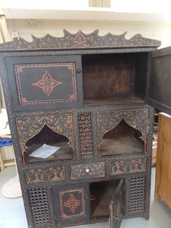 Moroccan Hutch