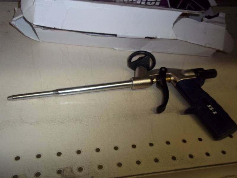 lot 30 image: New Sharpshooter foam applicator gun