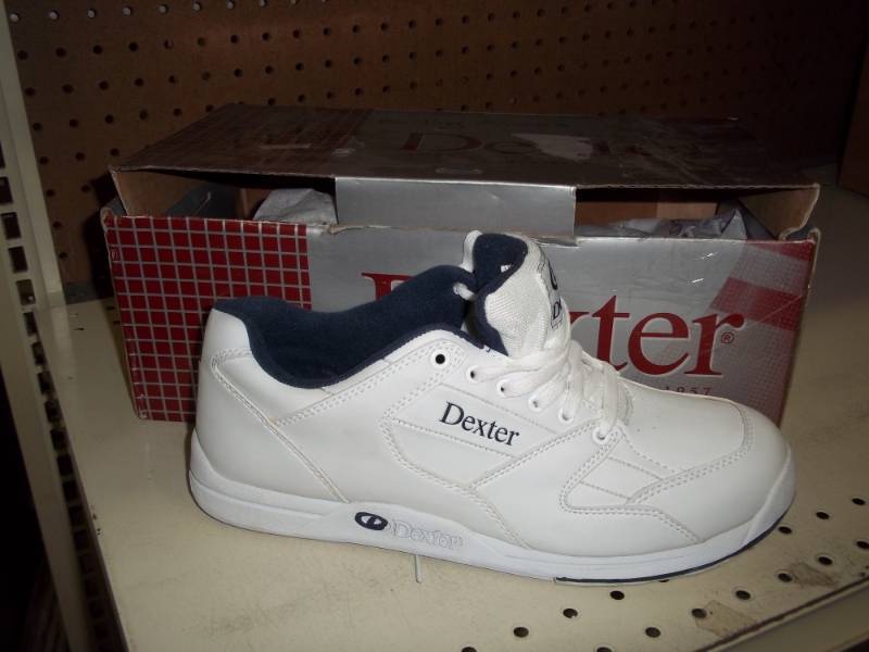 lot 44 image: Pair of Dexter bowling shoes size 10M