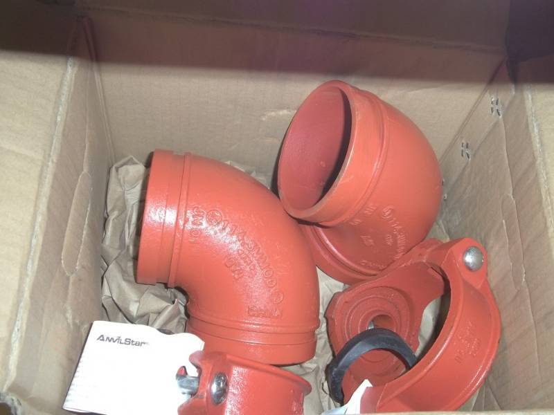 lot 47 image: New pipe Corner with brackets pair.