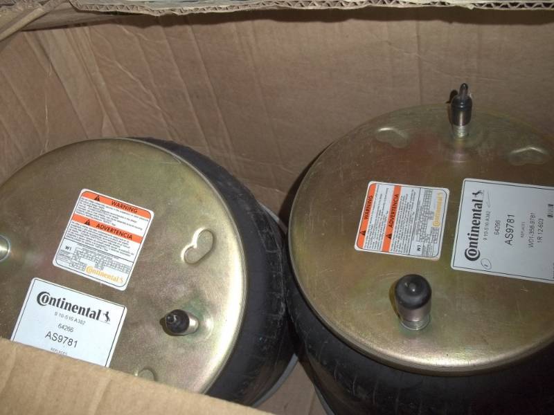 lot 85 image: New Pair of Suspension Bags Continental AS9780