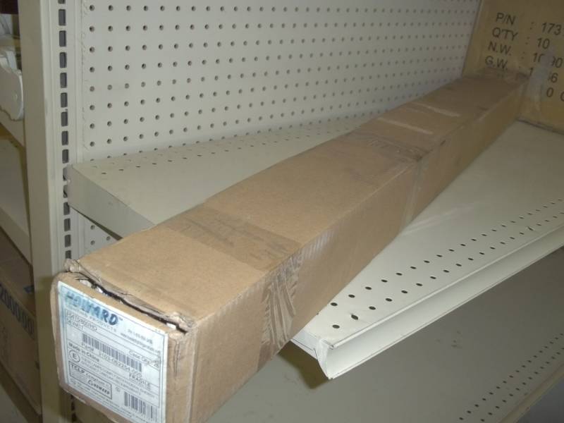 lot 90 image: New Case of 25 54watt light bulbs
