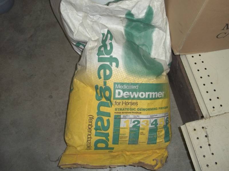 lot 109 image: New Medicated Horse dewormer