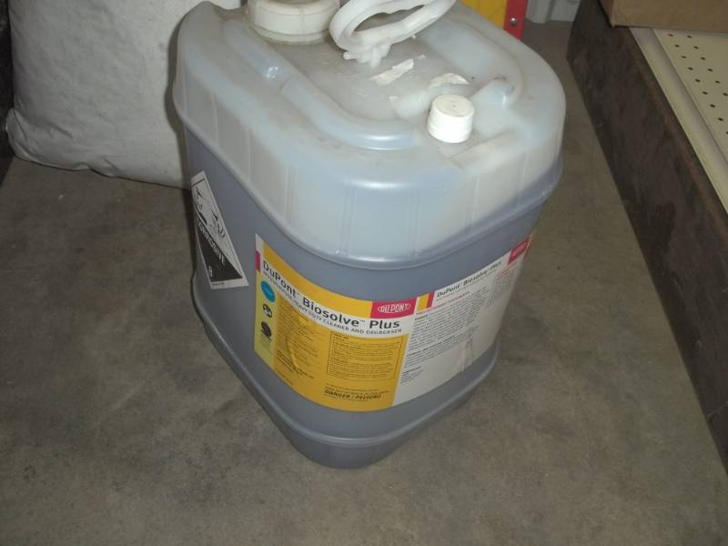 lot 115 image: 5 gallons Dupont Bioslolve plus cleaner