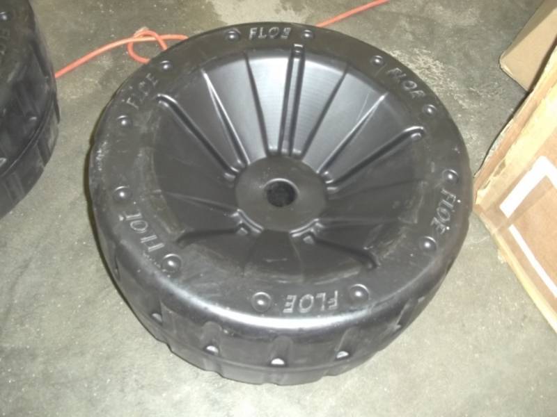 lot 135 image: New Floe Dock  Lift Wheel 20 x 1 12 hole