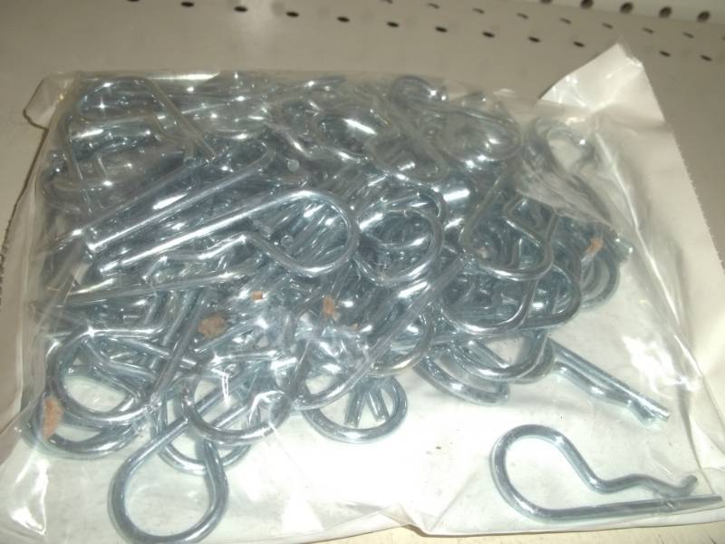 lot 152 image: New 100 Zinc hitch Pin Clip for Shaft size 58-34