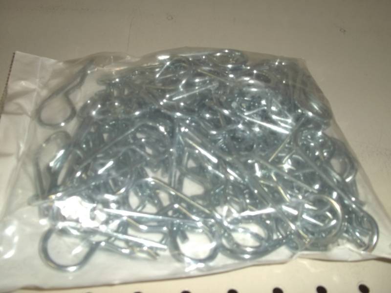 lot 153 image: New 100 Zinc hitch Pin Clip for Shaft size 58-34