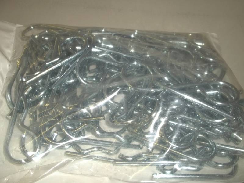 lot 154 image: New 100 Zinc hitch Pin Clip for Shaft size 58-34