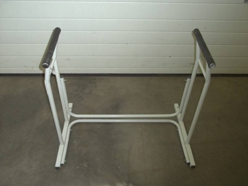 lot 209 image: Stand up assist bar