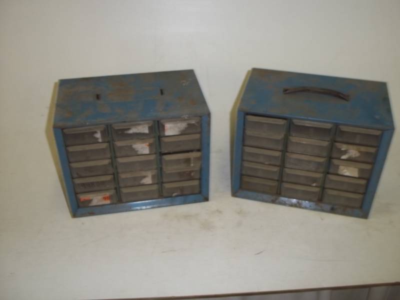 lot 213 image: Metal Pair parts bins 10 x 6 x 8
